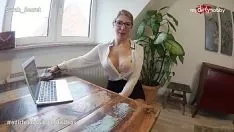 تشغيل وزير شقراء الملاعين زميلها