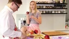 Reproducir Violeta hace xxx con un hombre enamorado y bueno en el sexo