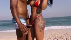 Play Incendiary Sex With A Pussy Who Loves To Have Sex On The Beach