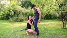 Jouer Johana Oral De 69 Et Sexe Dans Le Jardin Avec Voisin
