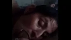 تشغيل زوجة لاتينا متعرج يعطي اللسان مكثفة مع الديك