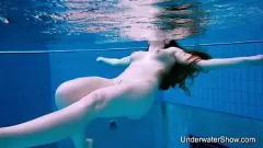 Play Bubble-Butt Teen Simonna's Wet & Wild Poolside Porno