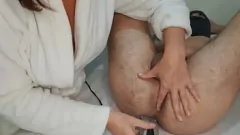Afspelen Latina MILF krijgt een kinky wax- en handjob