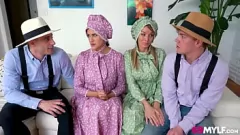 Jouer Amish milfs penny coiffeur et bord immaculé dans une bite hardcore échangeant l'orgie