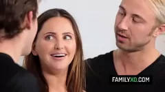 Abspielen Stiefschwester Hope Howell doppelt von Stiefbrüdern in verbotenen Anal Dreier tätig