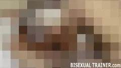 Abspielen Bisexuelle Fantasie: Eine dominante Femme mit Dildo -Spiel in POV