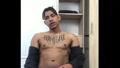 Abspielen Großer Schwanz Kolumbianer Webcam -Modell bereit, deinen Arsch zu ficken