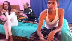 Oynat Azgın Hintli Karısı Popy Khatun, Hanif ve Manik Mia ile Çift Penetrasyona sahiptir