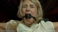 Oynat Kaba Rahip Deepthroat ve Esaret ile Zorlg'u cezalandırır