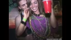 Afspelen Mardi Gras College Coeds Gangbang Amateur Dick Party