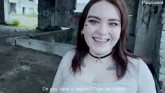 Reproducir Espiando el trío de POV de la morena adolescente con corrida y handjob