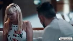Odtwórz Macocha T nie może się oprzeć dużemu kutasowi pasierbów